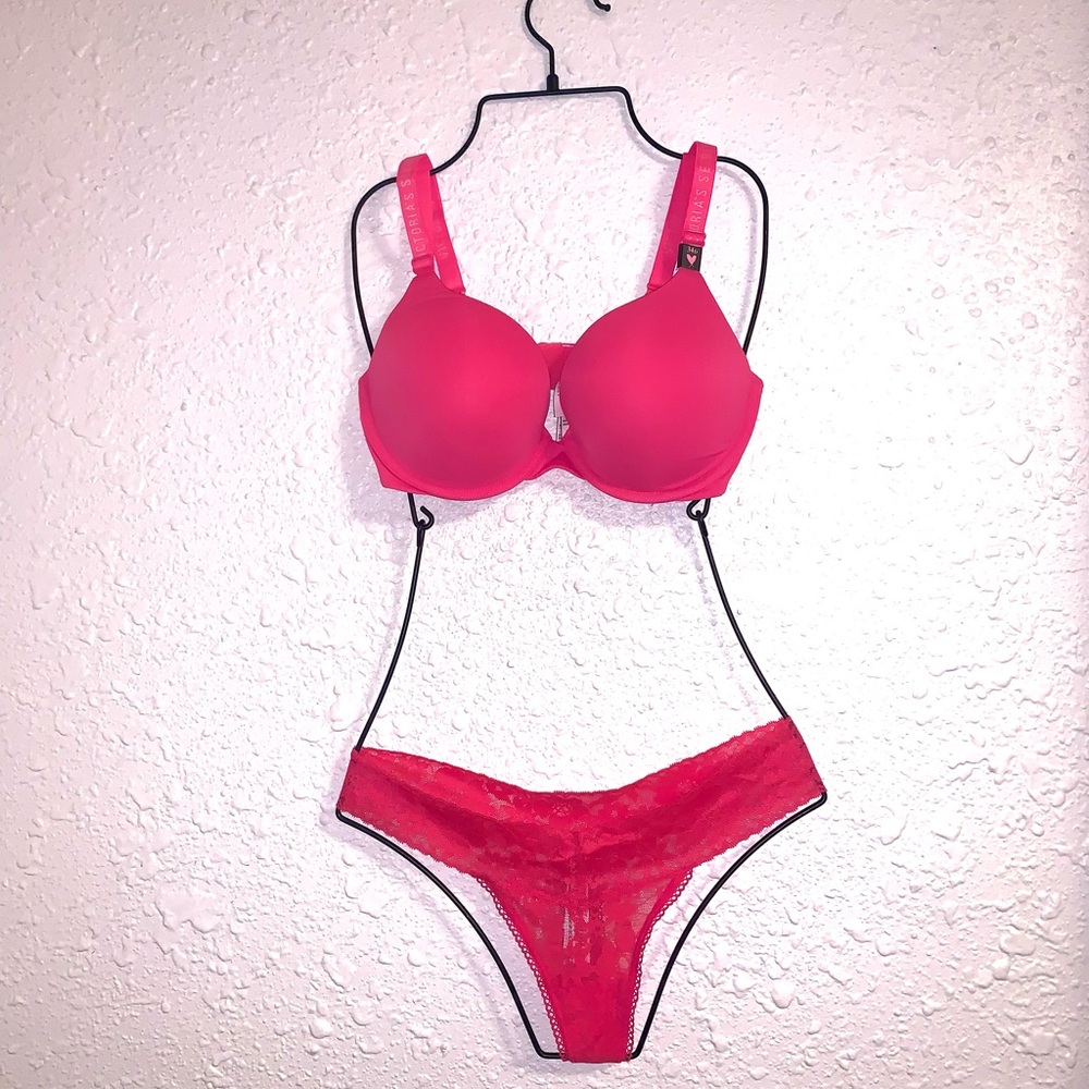 (Ships Free!) NWT Victoria’s Secret Bra and Panty